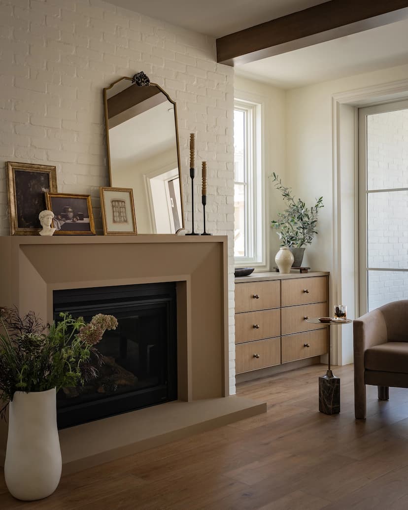 Built-In Entertainment - Image 6