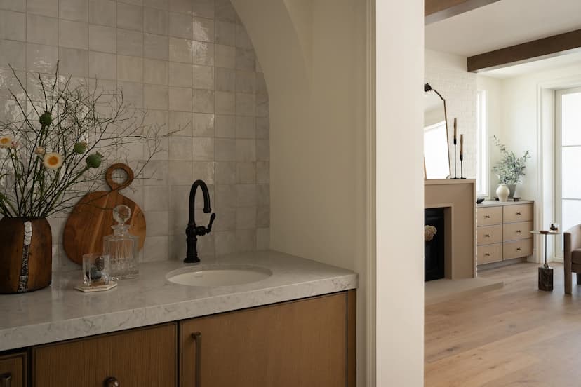 Built-In Entertainment - Image 5