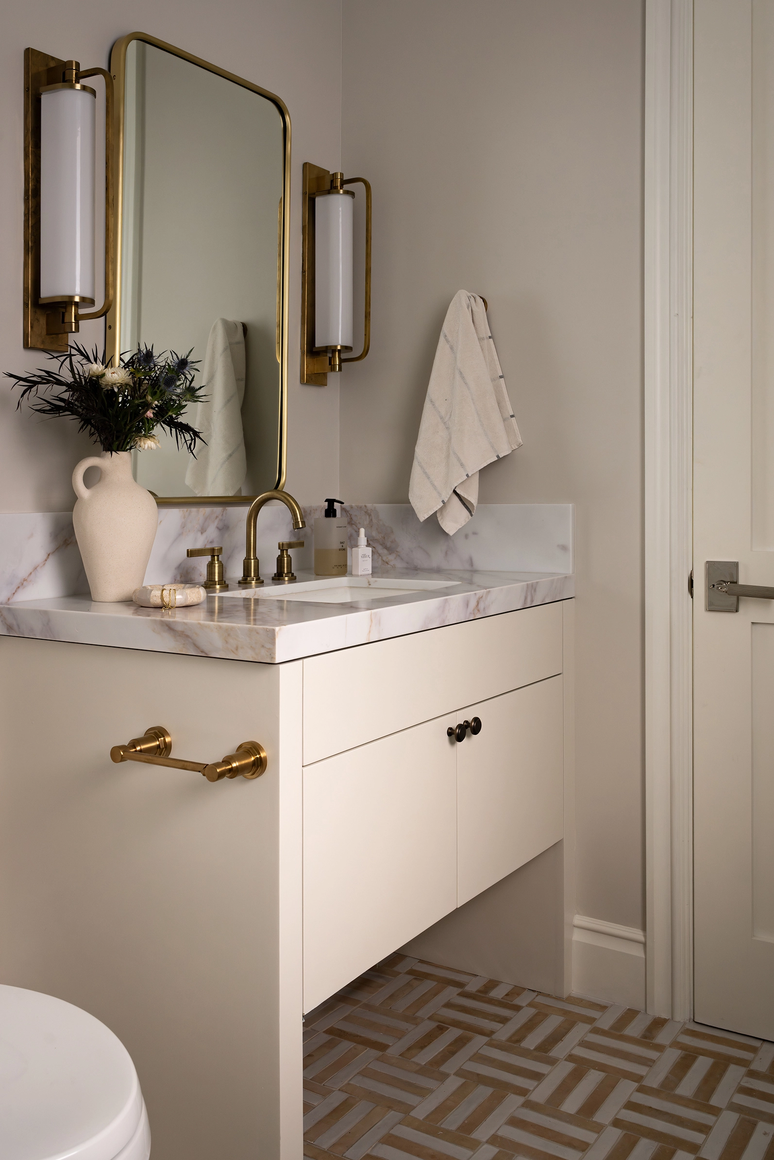 Luxury Bathroom Suite - Image 2